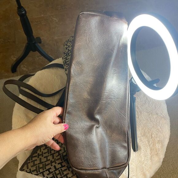 Tommy Hilfiger Logo Tote Bag - Picture 6 of 9